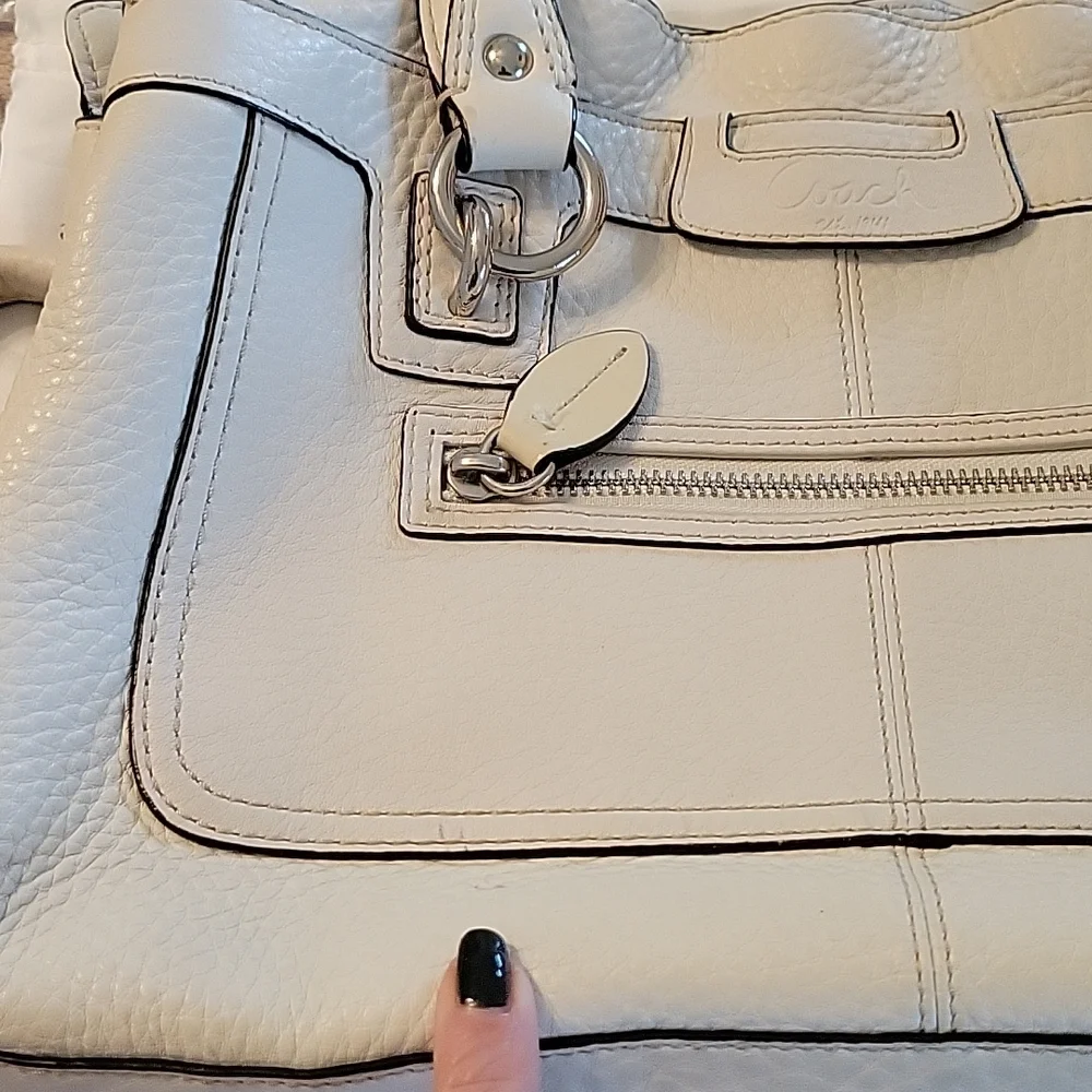 Authentic Coach handbag - Picture 9 of 14